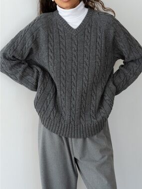 Donni Cable V Neck Charcoal Size M